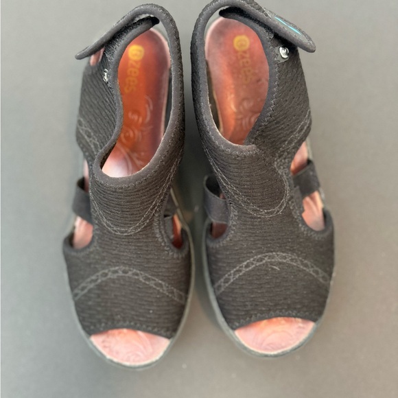 Bzees sandals, size 9 - Picture 2 of 7